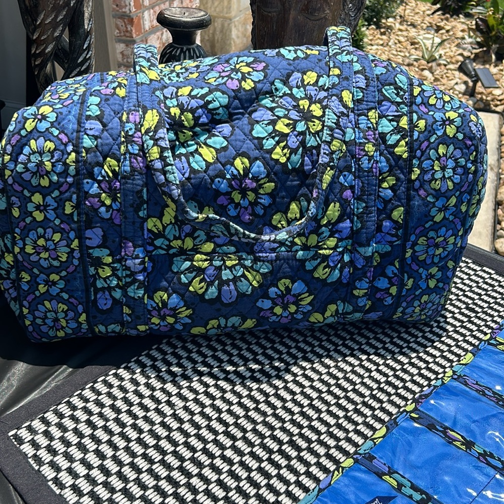 5 piece Vera Bradley travel set : Indigo Pop
Fall 2012 - Picture 5 of 14